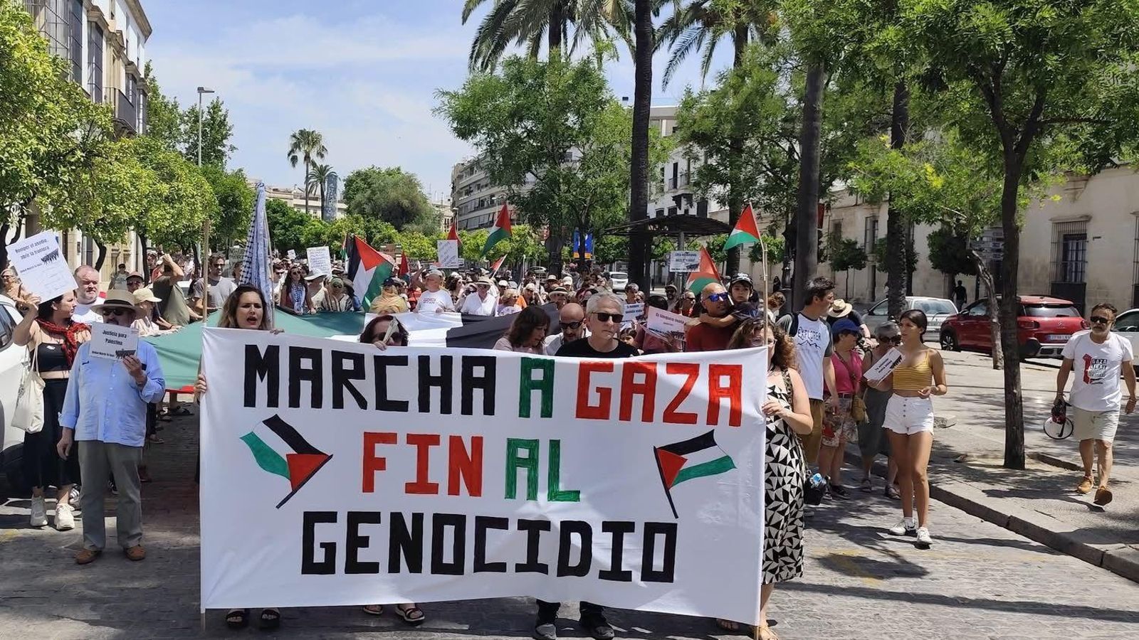 Cabecera de la manifestación de apoyo a Gaza y al pueblo palestino de este domingo en Jerez.
