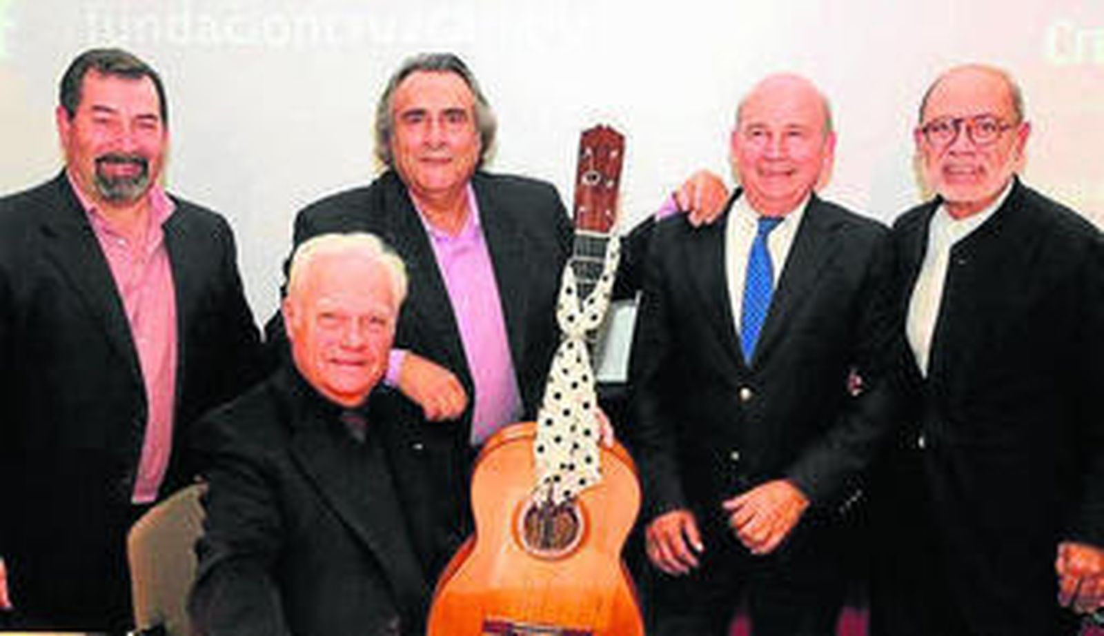Miguel Ángel Fernández, Rodrigo Zayas (con guitarra de Manolo de Huelva), José de la Tomasa, Julio Cuesta y Manolo Álvarez.