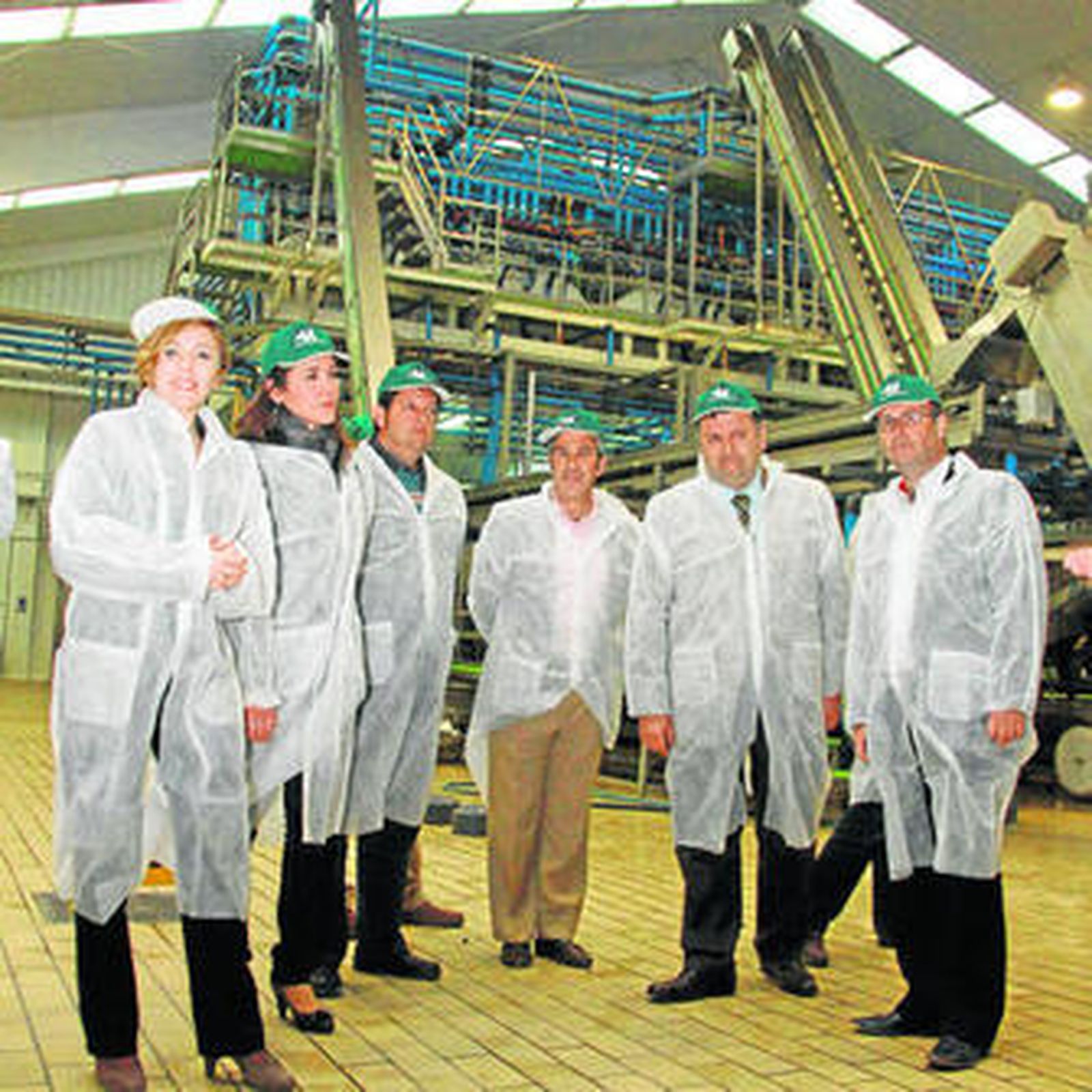 Recorrido de las autoridades y de los dirigentes de la cooperativa por las instalaciones de Acorsa.