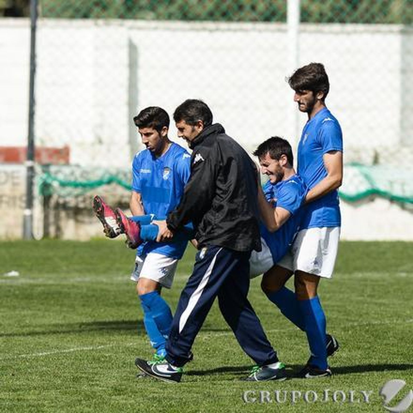 El XCD, que tampoco paga al árbitro, cae ante el Mairena (2-1) con un gol dudoso en el minuto 89.

Foto: LOF