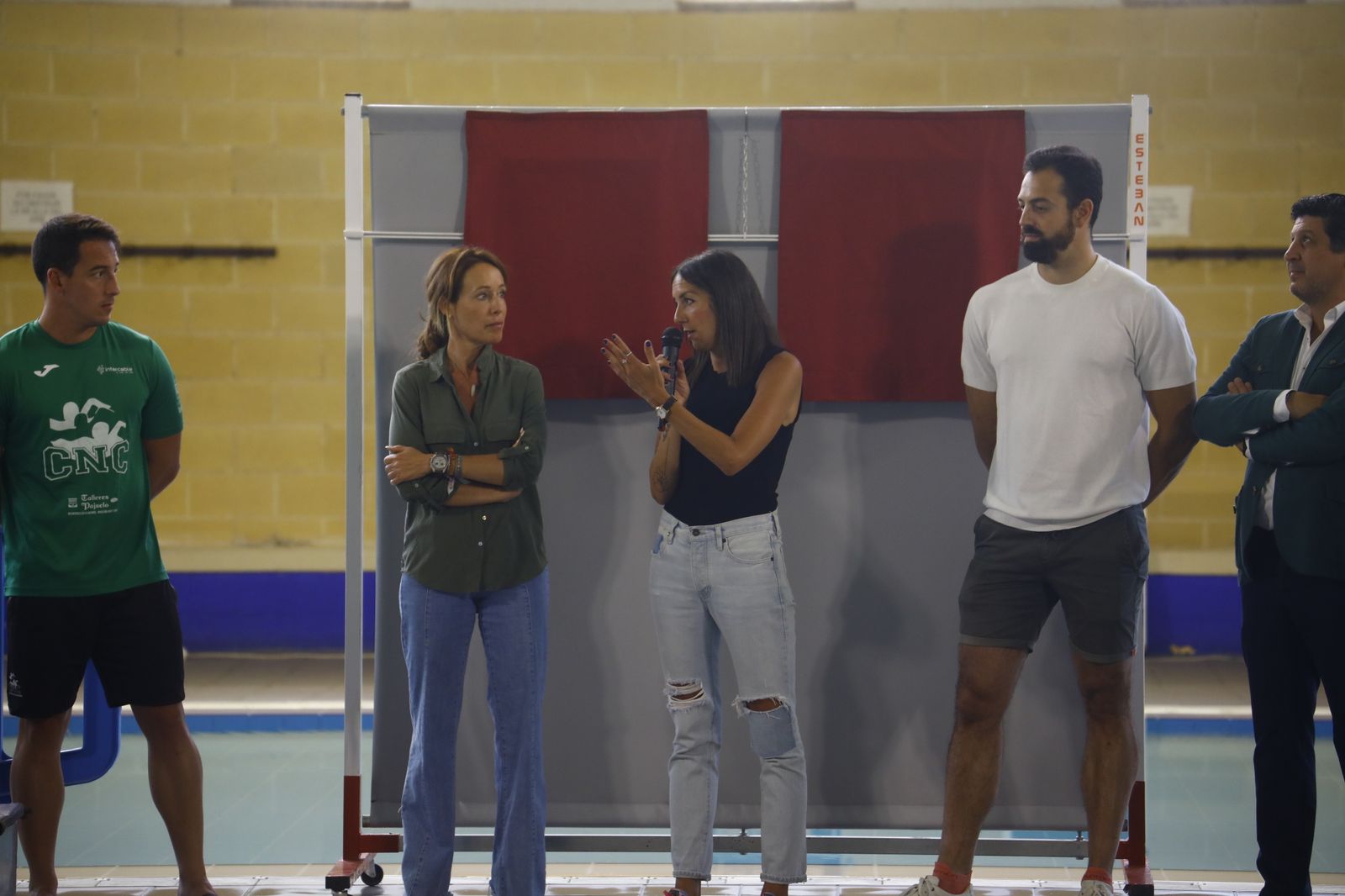 El homenaje de Córdoba a los nadadores Rafa Muñoz y Belén Domenech, en imágenes