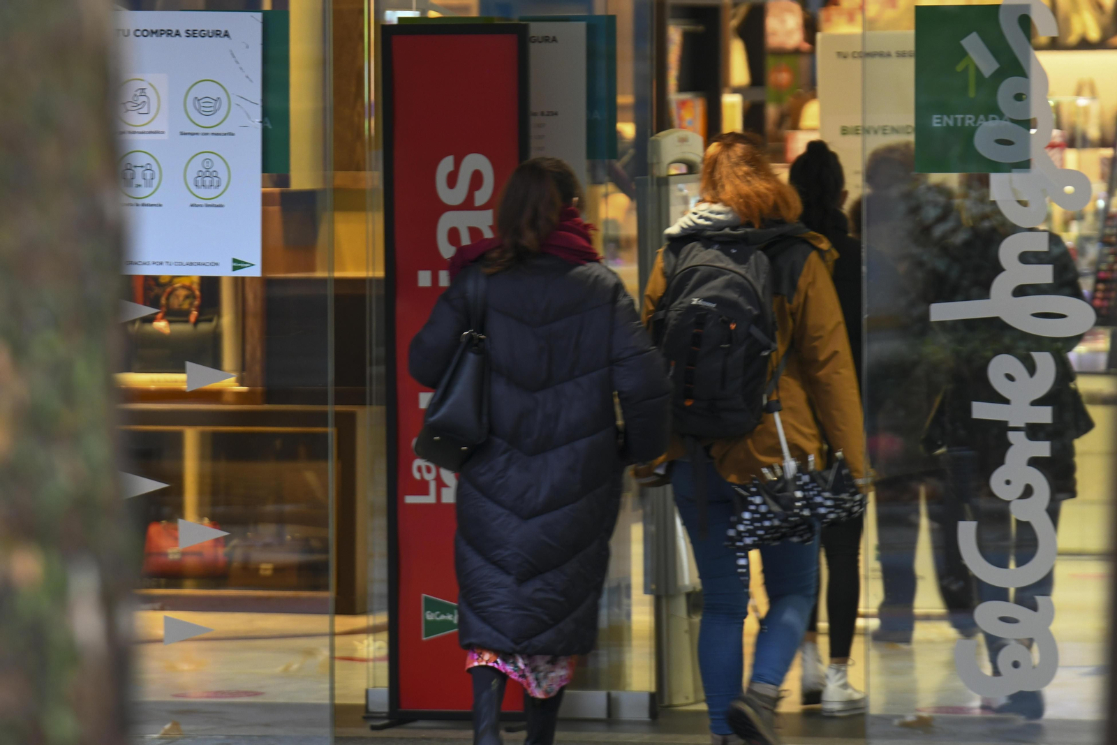 Fotos: el inicio de las rebajas en el Corte Inglés de Granada