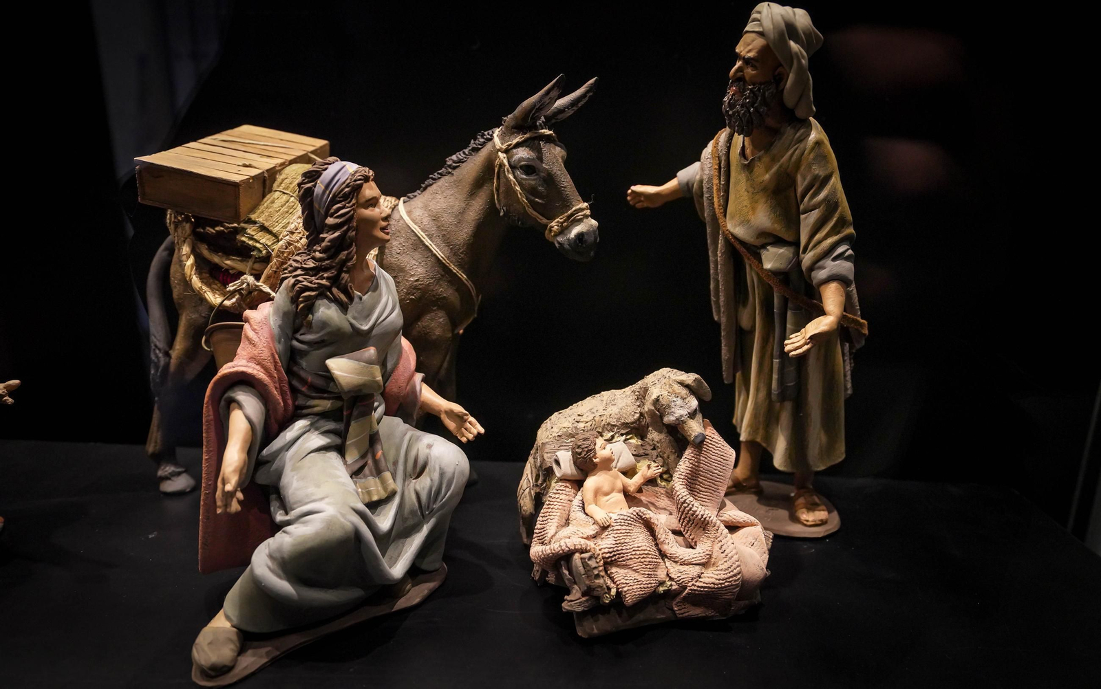 Imágenes de la exposición '50 Navidades montando el Belén' en Jerez