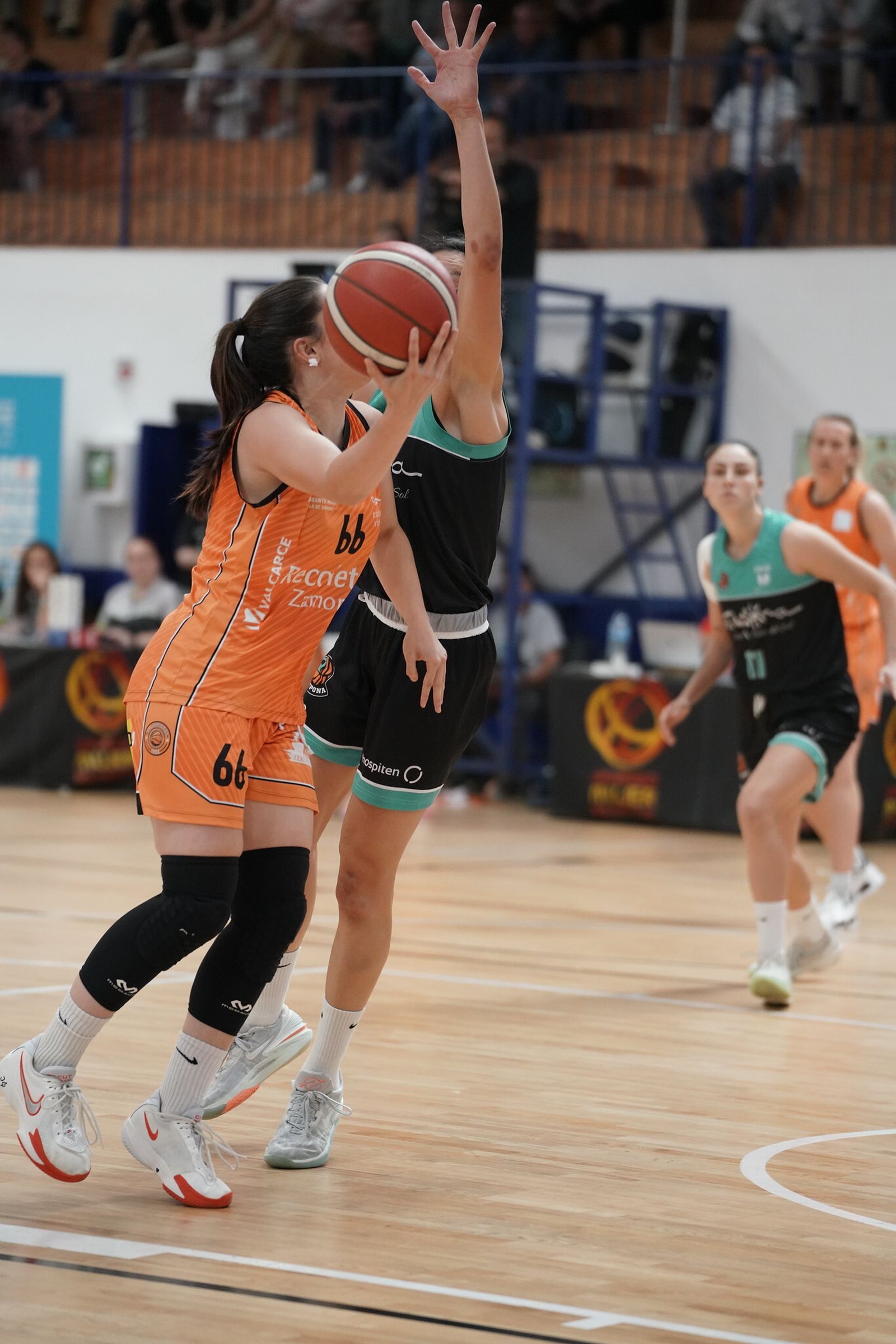 Ambientazo en Estepona para la Final Four de ascenso a Liga Femenina
