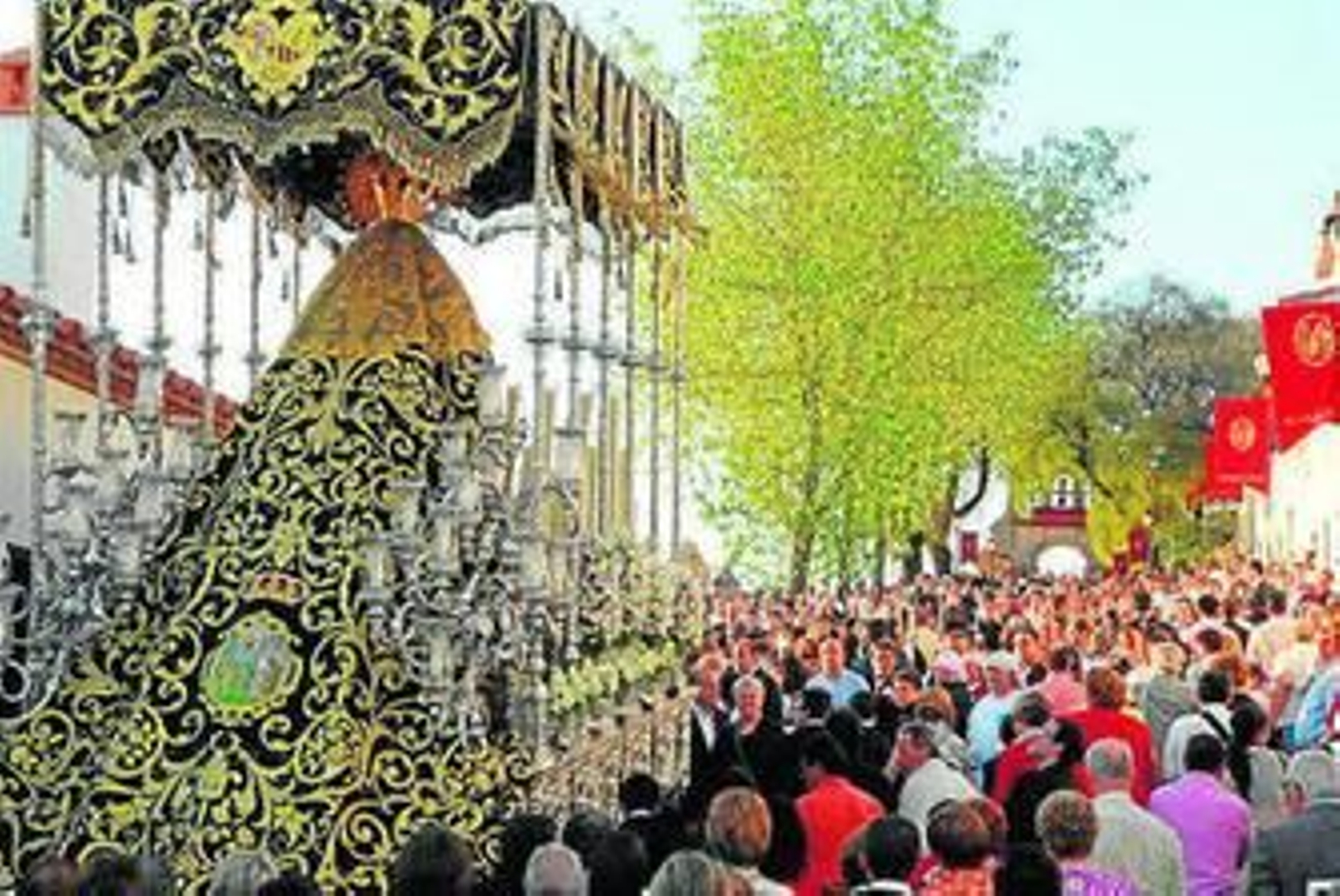Imagen de la procesión de la Virgen tras la Coronación Canónica.