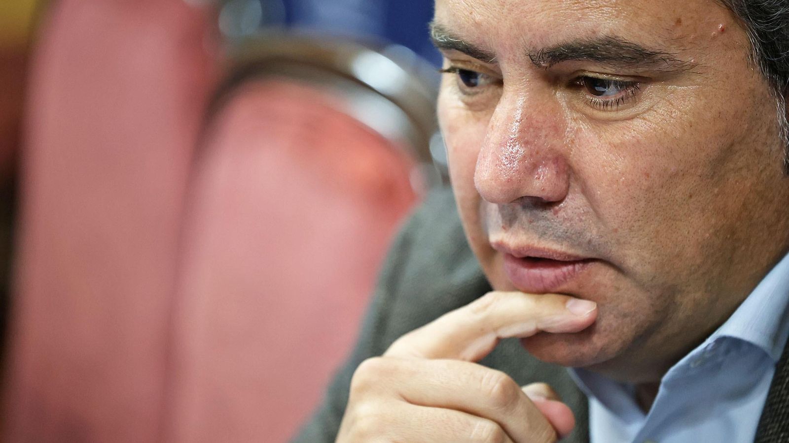 El alcalde de Lepe, Adolfo Verano, en un momento de la entrevista a Huelva Información.