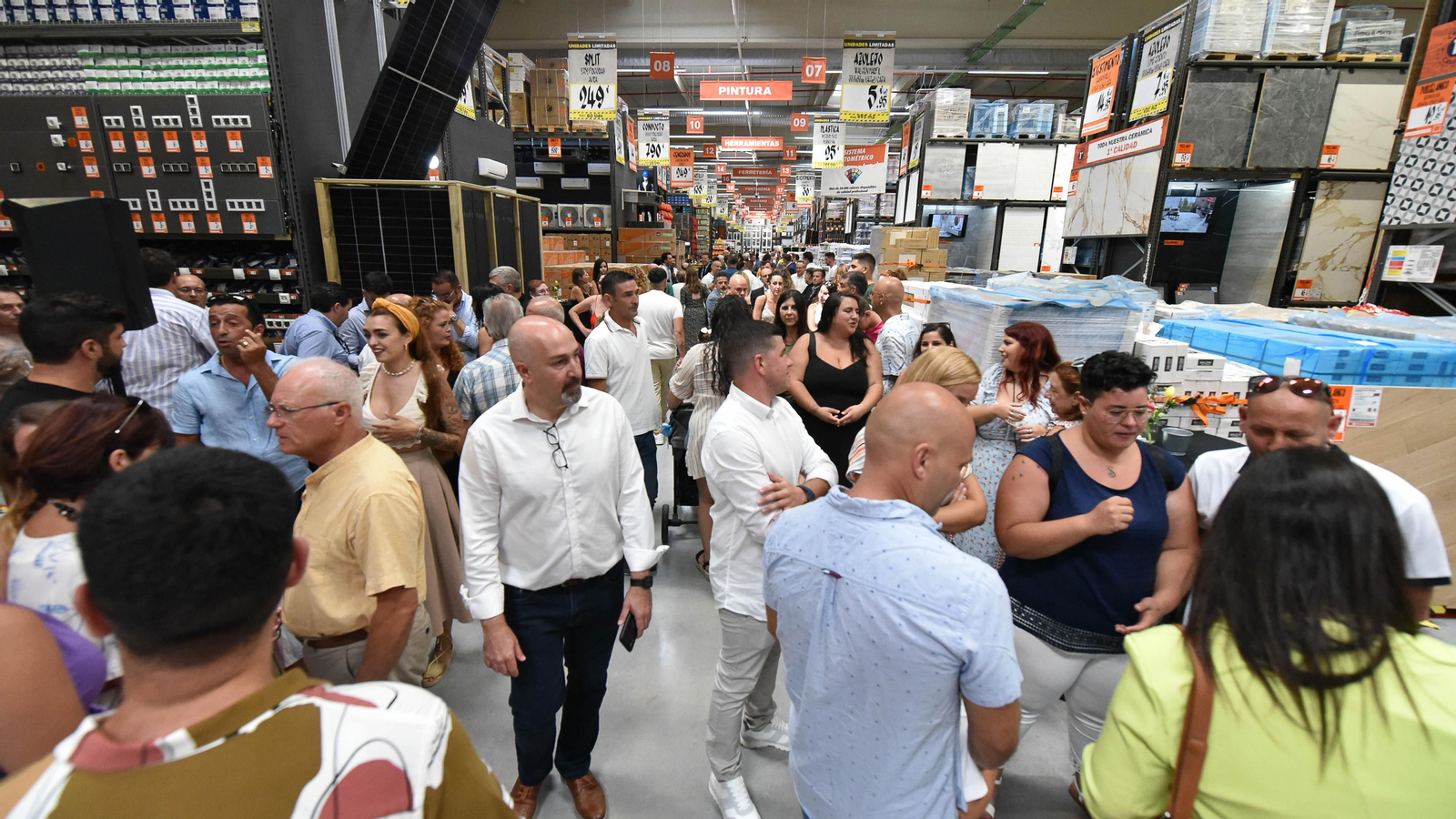 Las fotos de la inauguración de Obramat en Palmones