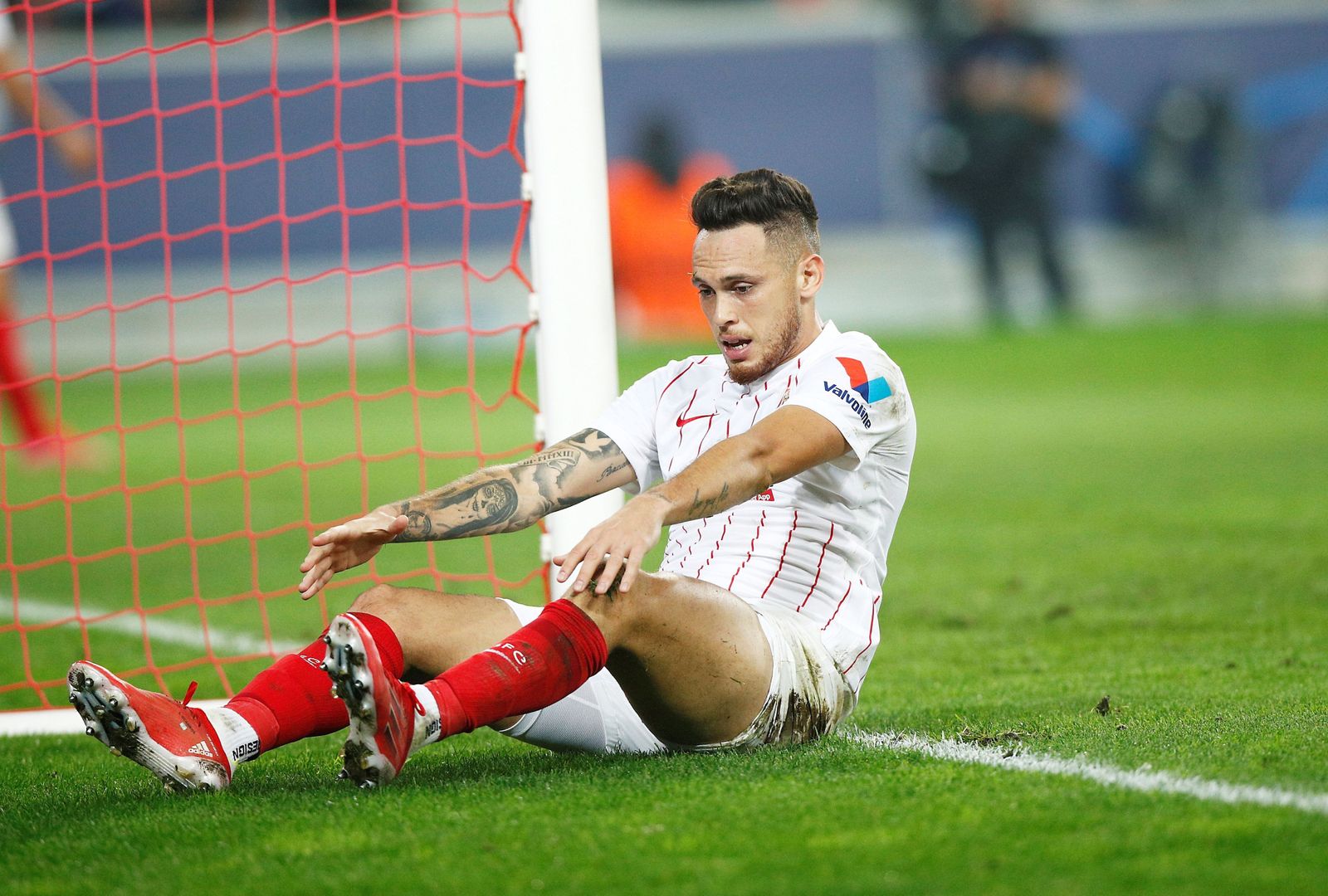 Ocampos se resigna en el césped tras una ocasión fallilda.