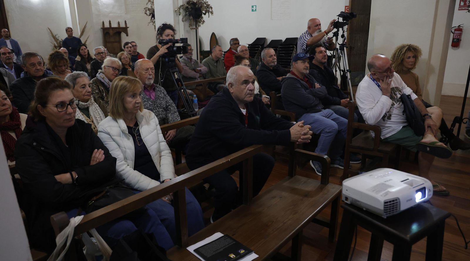 Fotos de la presentación de la guía de patrimonio de Tarifa de Andrés Sarria