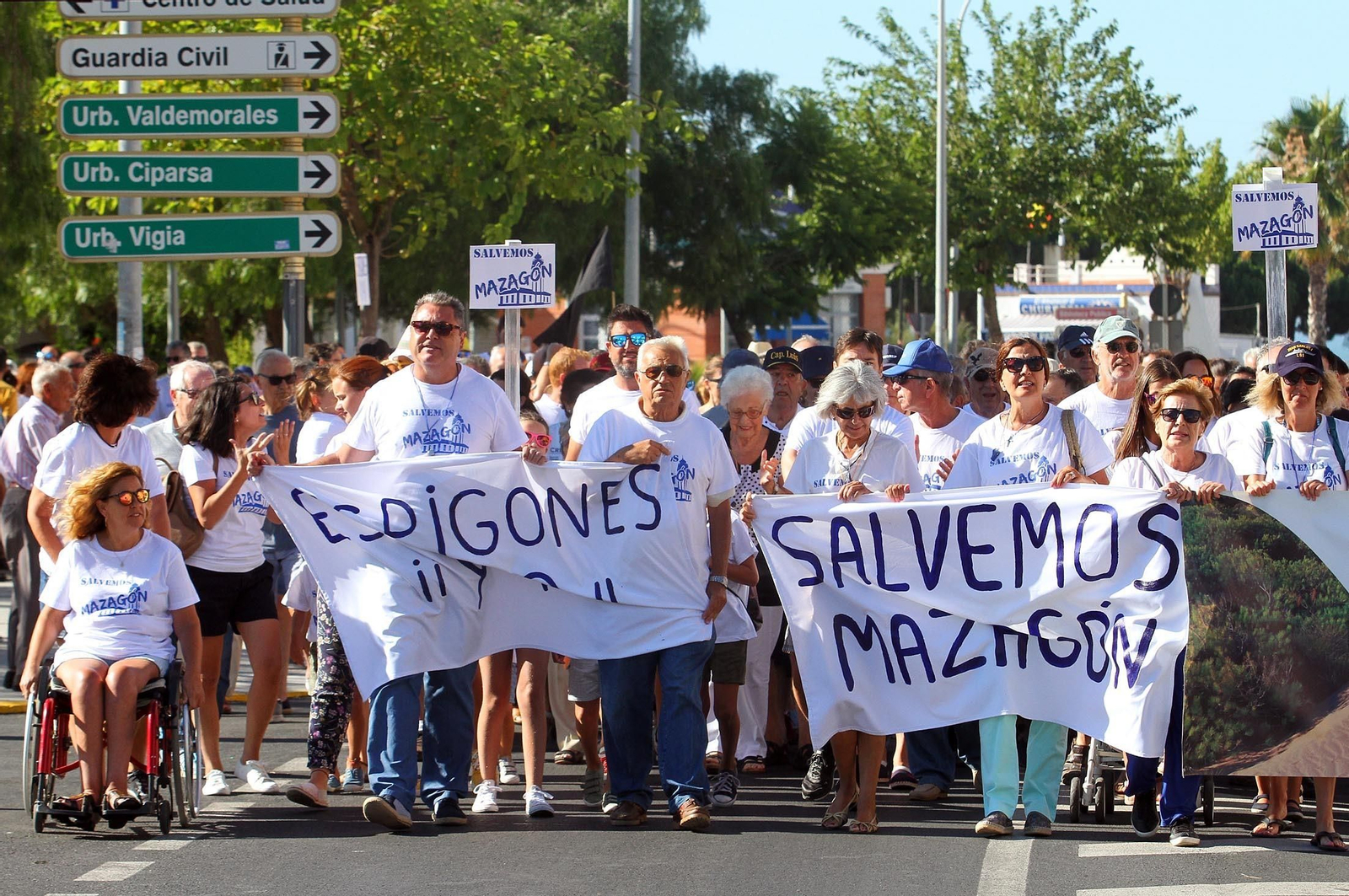 La manifestación "Salvemos Mazagón" en imágenes