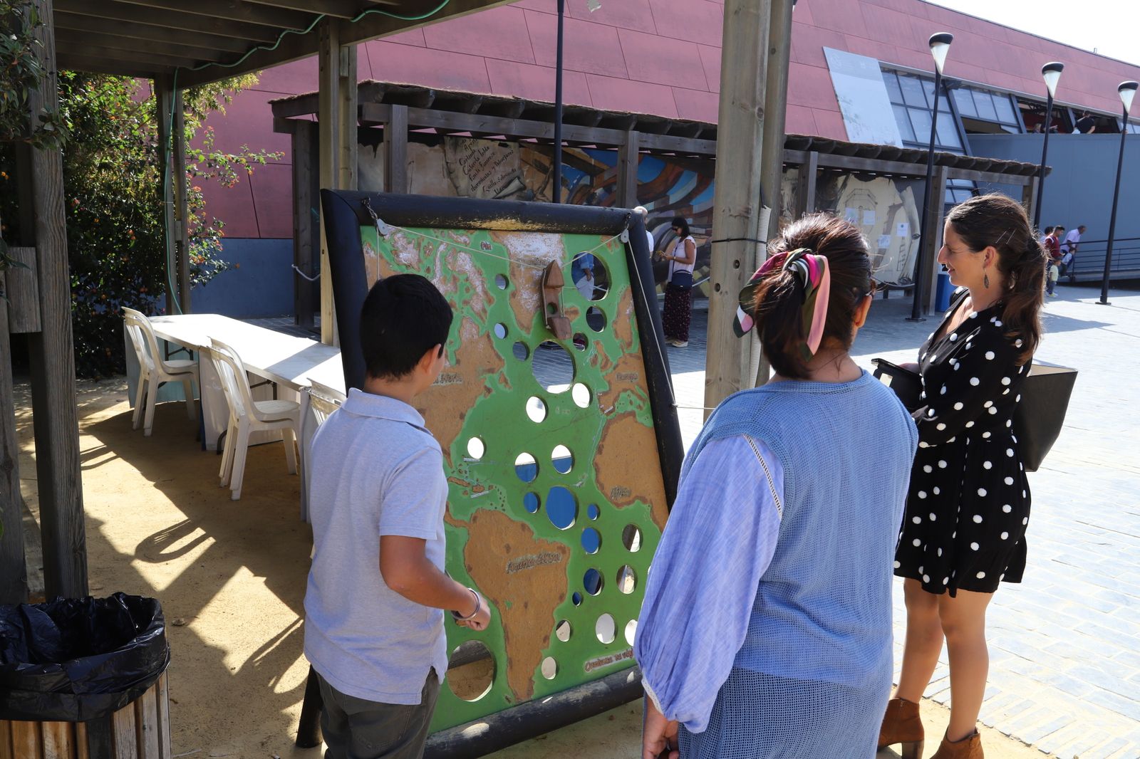 Imágenes de la jornada de puertas abiertas en el Muelle de las Carabelas