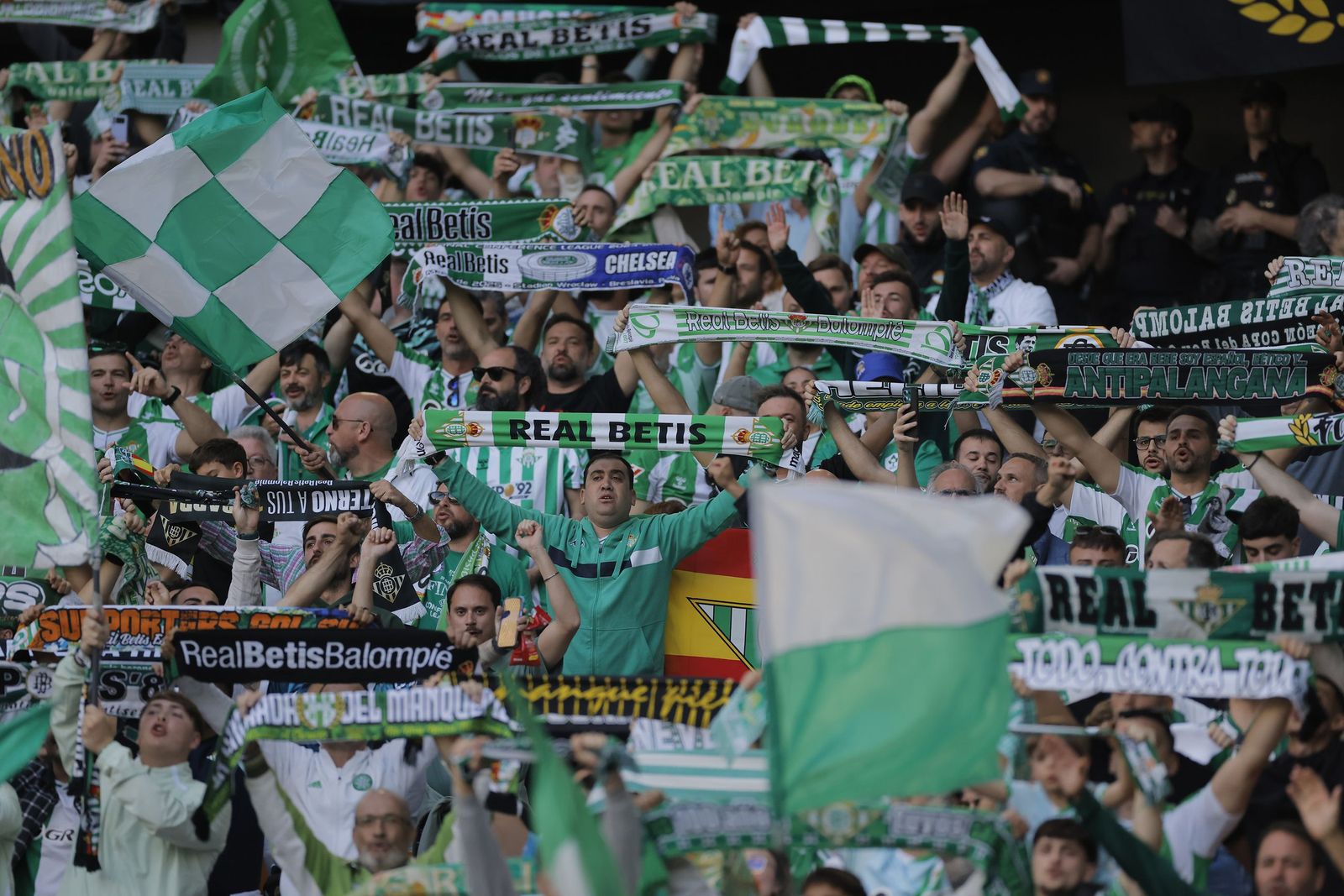 Búscate en las fotos del Betis - Sevilla