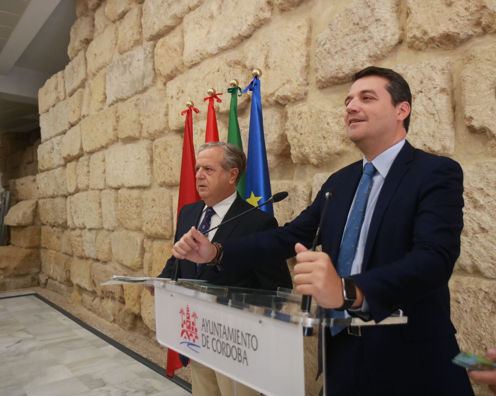 El alcalde de Córdoba, José María Bellido, este lunes en rueda de prensa.