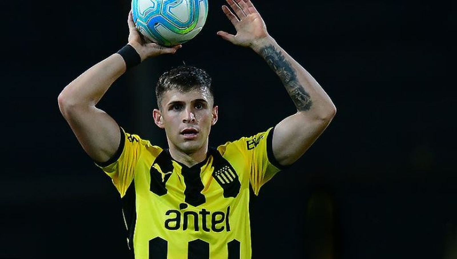 Giovanni González, en un partido.