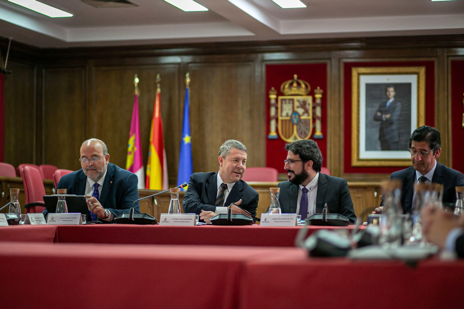 El presidente de Castilla-La Mancha, Emiliano García-Page, durante el Consejo de Gobierno itinerante en Azuqueca de Henares (Guadalajara).