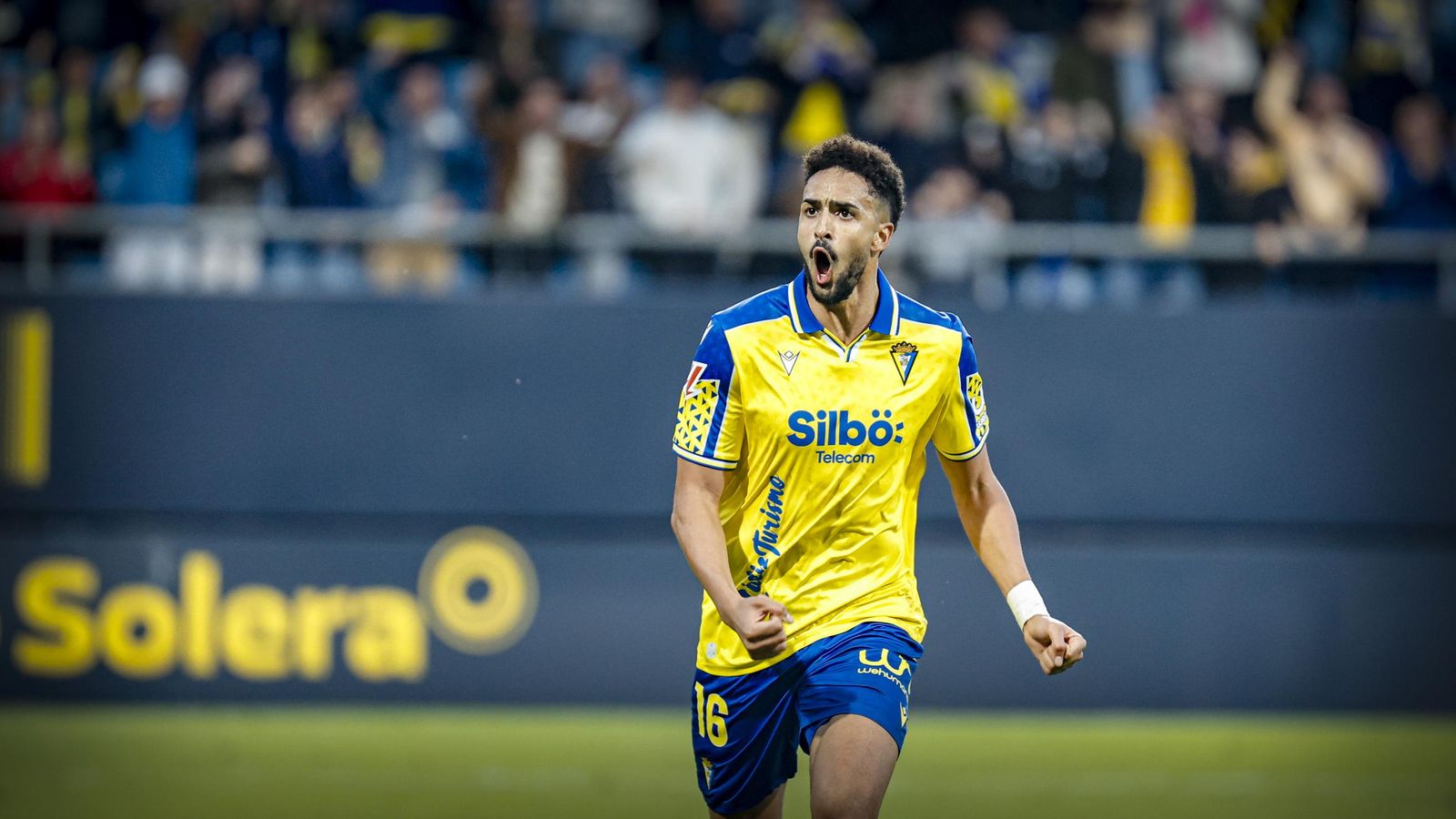 Búscate entre las fotos del partido de fútbol Cádiz CF - Albacete Balompié