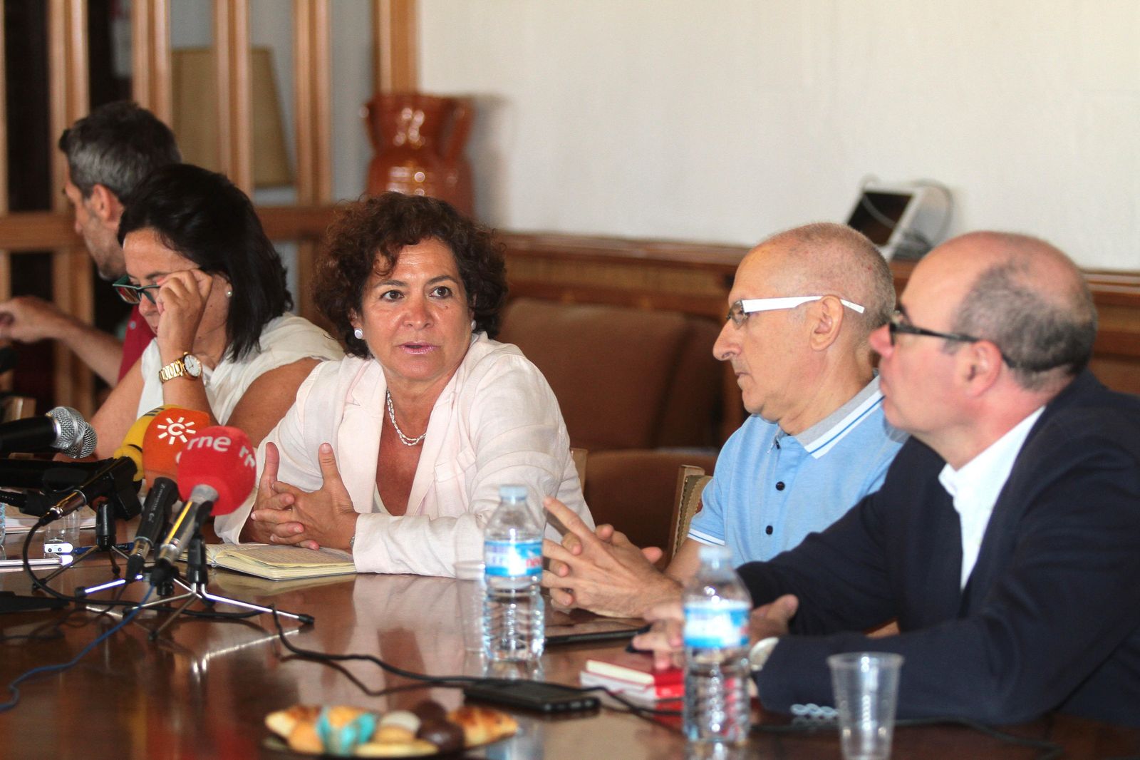 La rectora, Pilar Aranda, analizó ayer el comienzo del curso académico junto a su equipo de Gobierno.