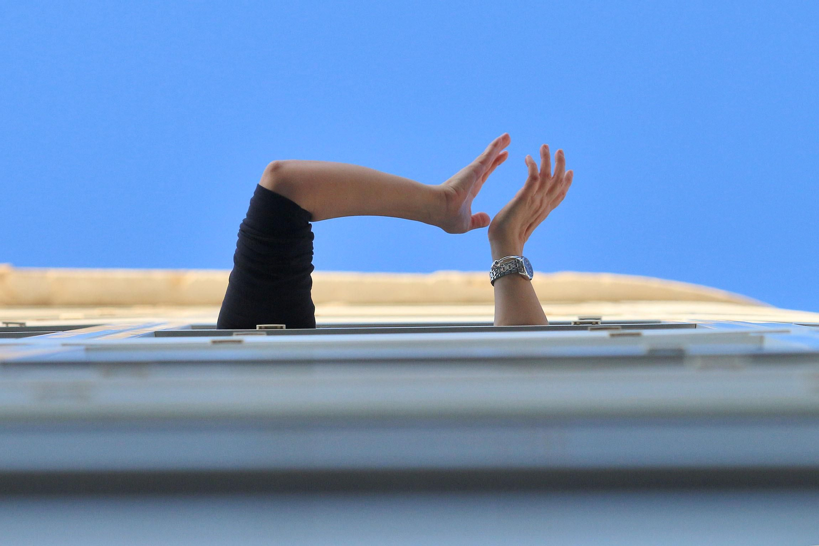 Fotogalería del aplauso de las ocho de la tarde de este lunes 20 de abril