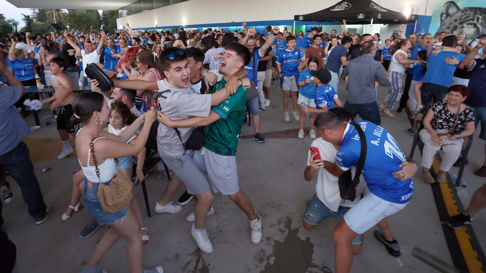Celebración de los aficionados del Xerez DFC por el ascenso