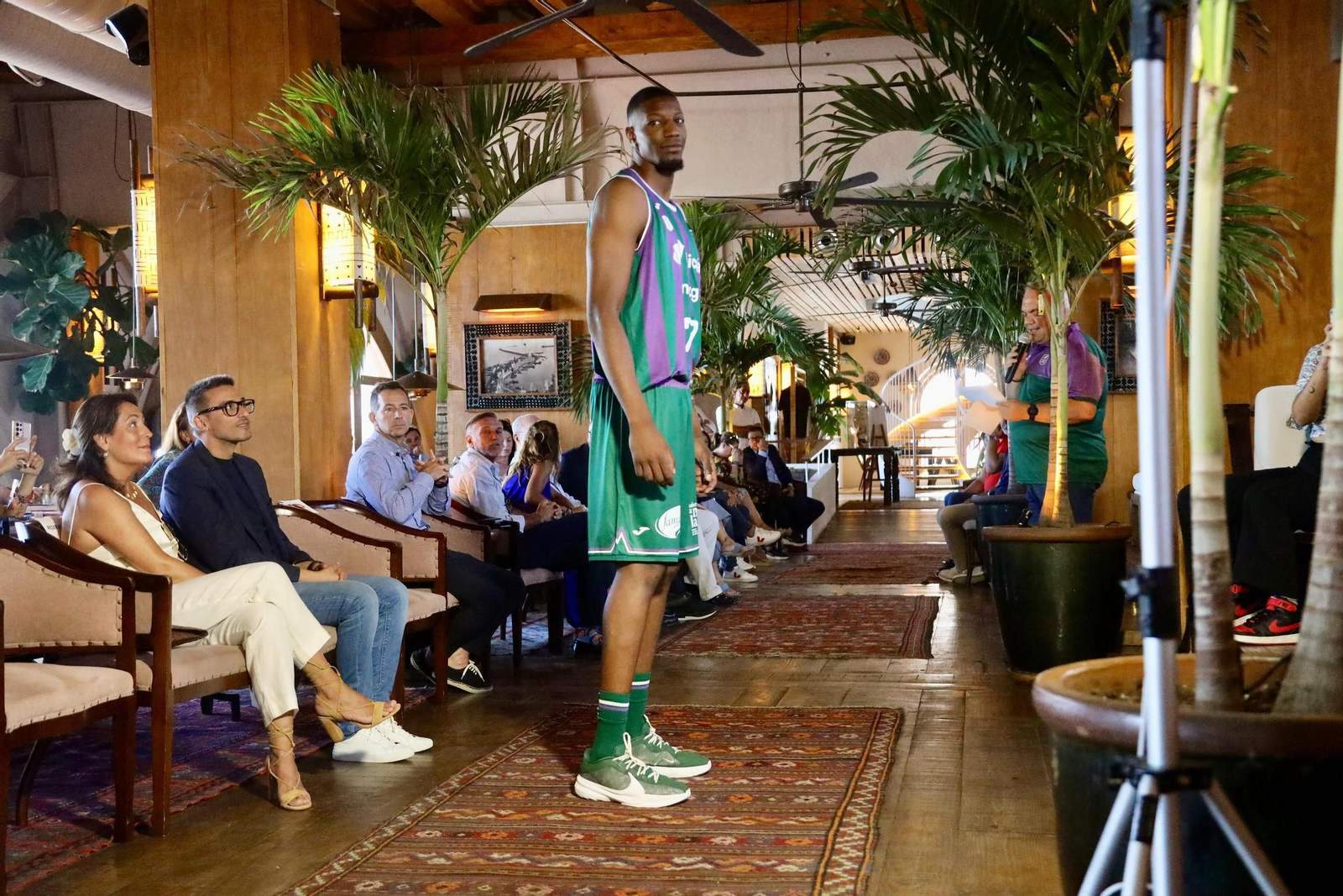 La presentación de las nuevas equipaciones del Unicaja, en fotos