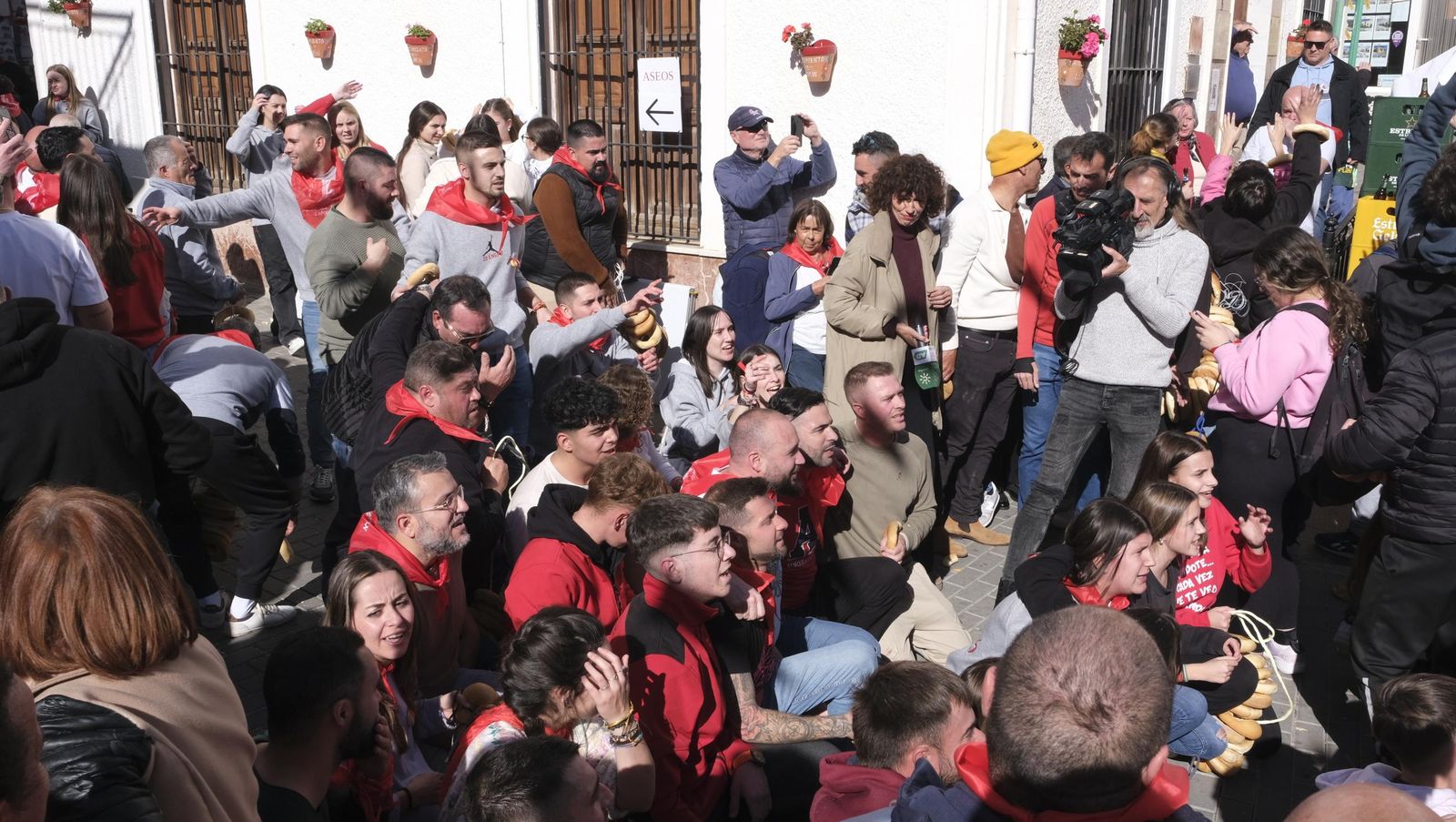 Procesión de San Sebastián y tirada de roscos en Lubrín, en imágenes