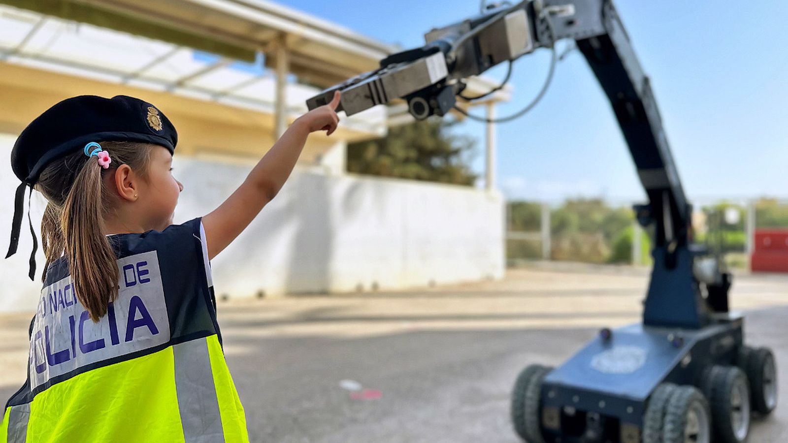 Los agentes llevarán a cabo exhibiciones en los centros educativos