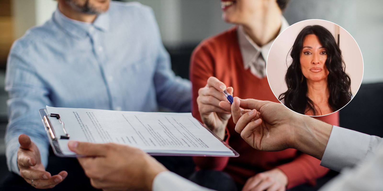 La aceptación de una herencia conlleva la asunción irrevocable de los derechos y obligaciones del fallecido.