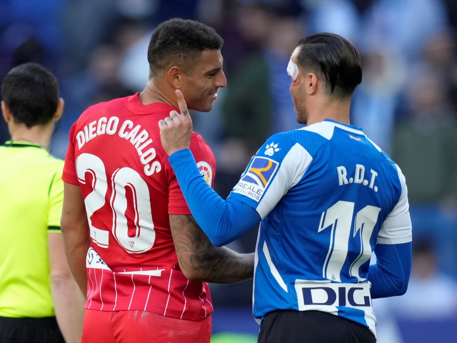 Diego Carlos y Raúl de Tomás, tras el último Espanyol-Sevilla.