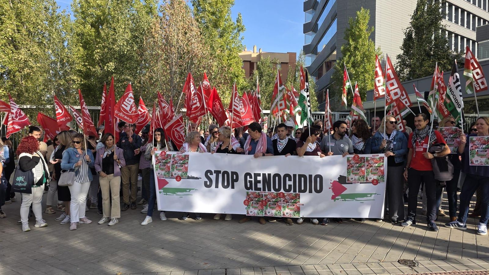 Concentración de los sindicatos de Granada denunciando el genocidio en Palestina