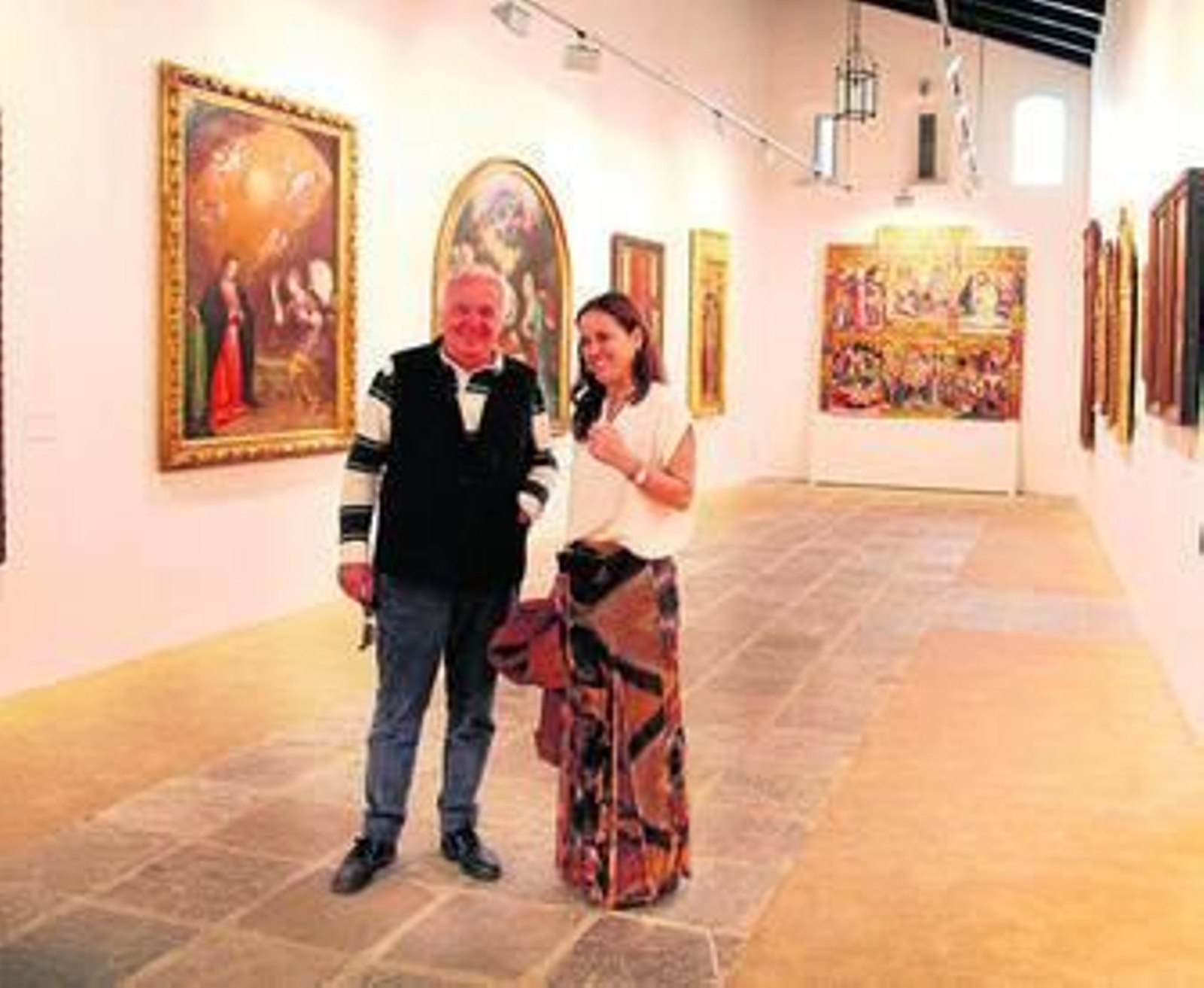 Joaquín Rivero con su hija Helena en la pinacoteca de Bodegas Tradición.
