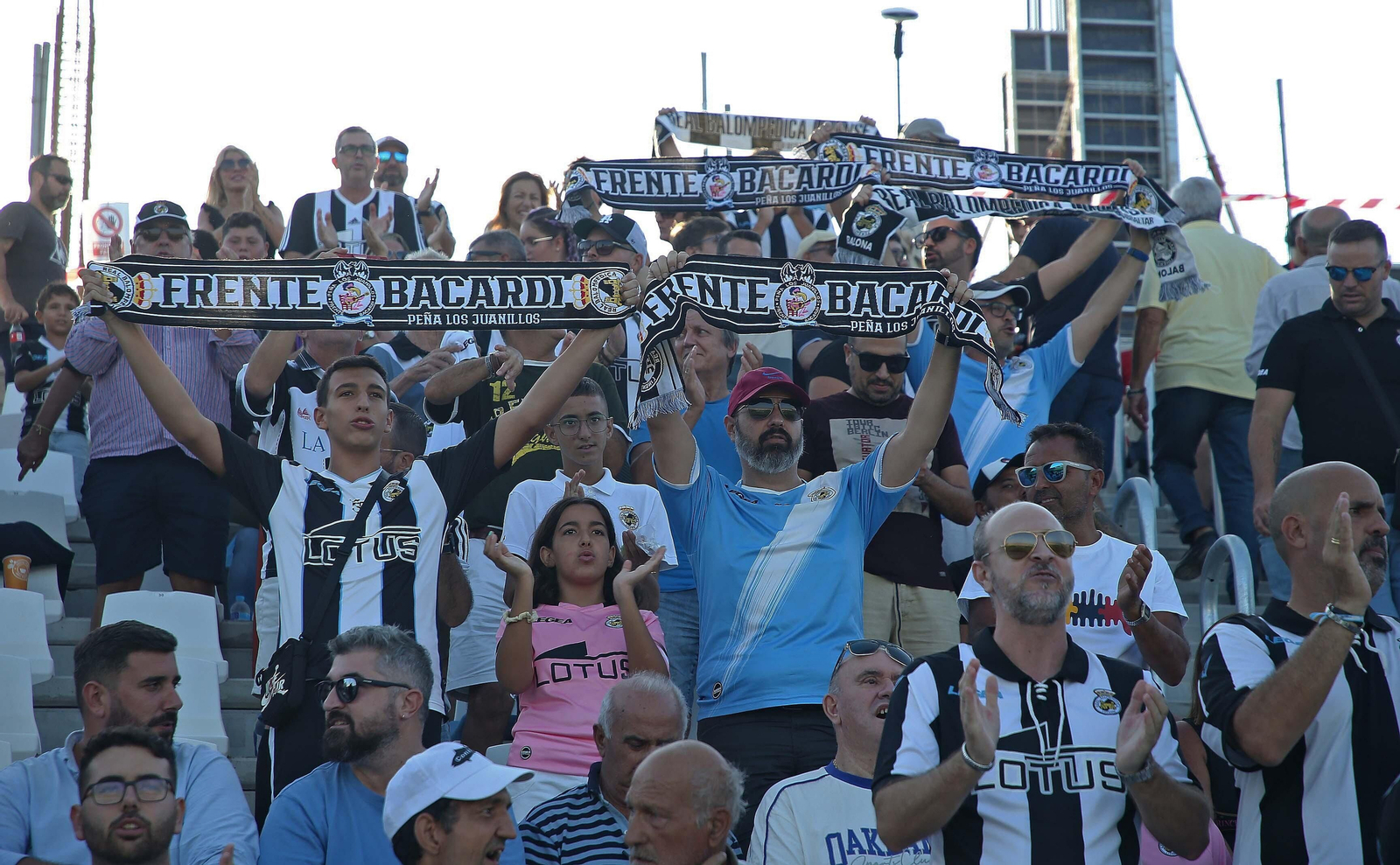 Las mejores fotos del Balona - Betis Deportivo en el nuevo estadio Ciudad de La Línea