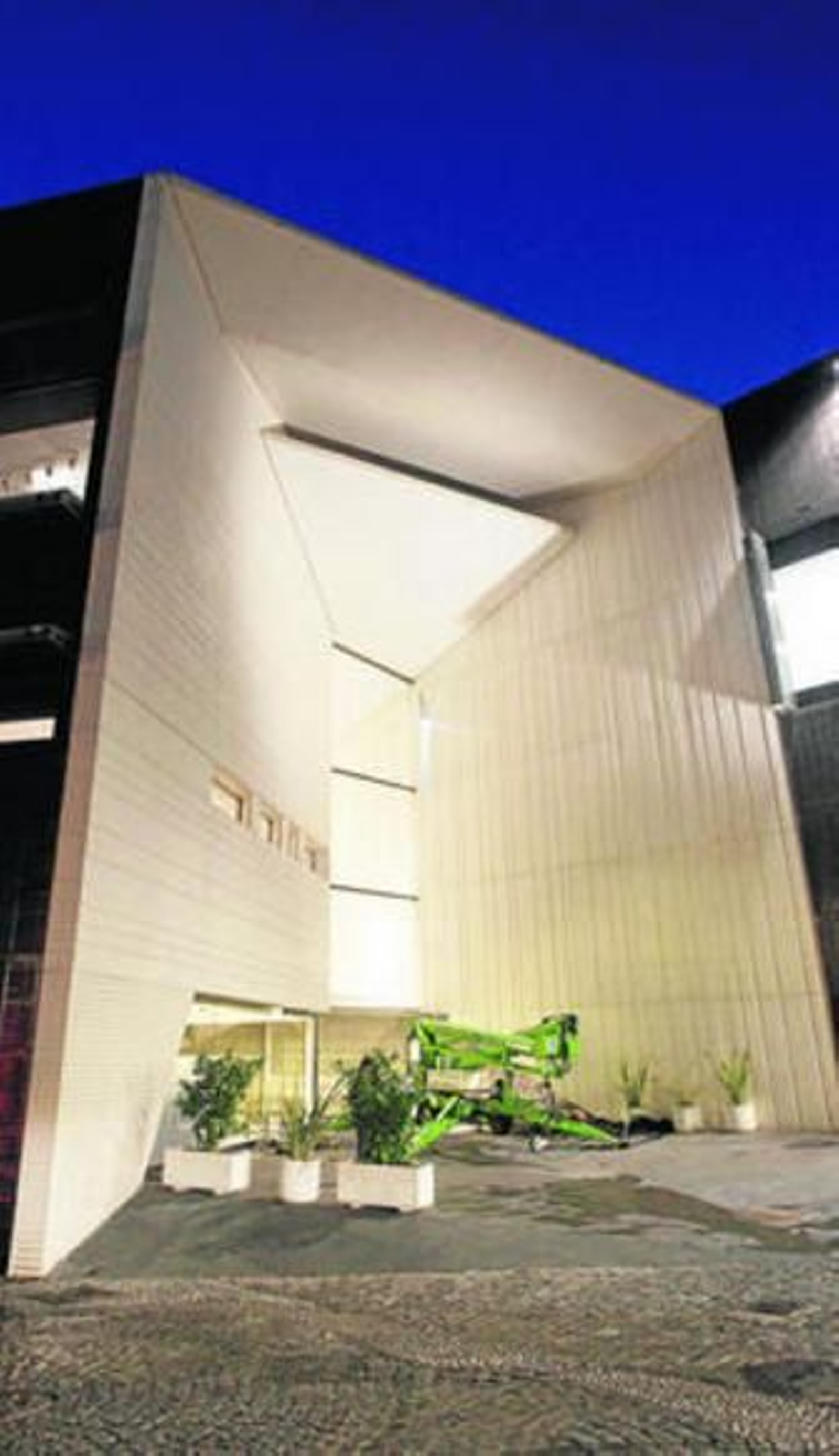 Fachada del Centro Lorca, en la céntrica Plaza de la Romanilla.