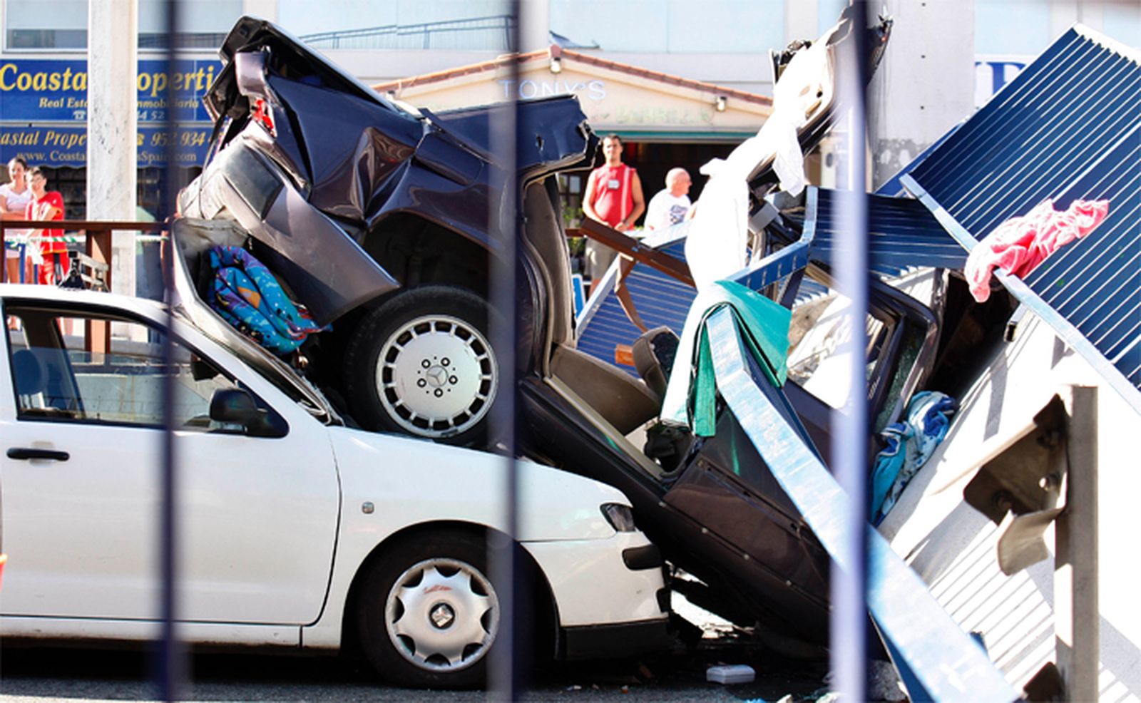 Dos de los heridos en la caída del puente siguen graves y cuatro reciben el alta
