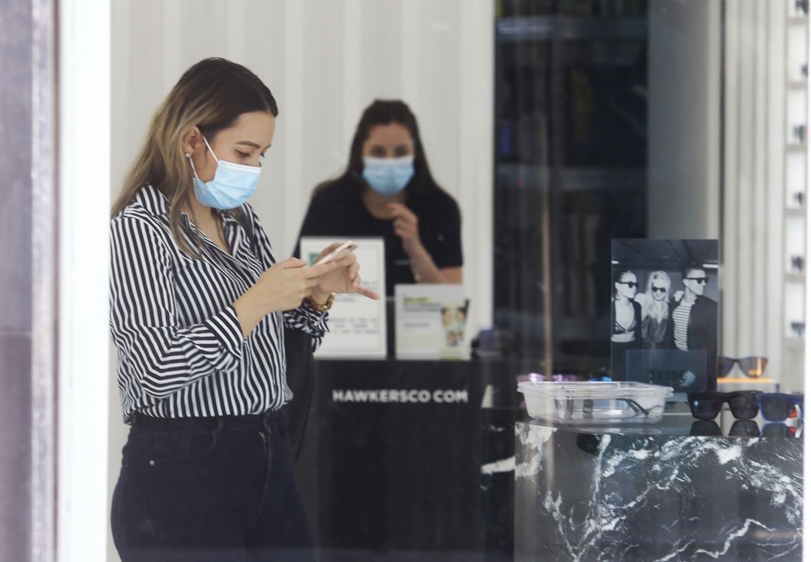 El primer día con mascarilla obligatoria en Córdoba, en fotografías