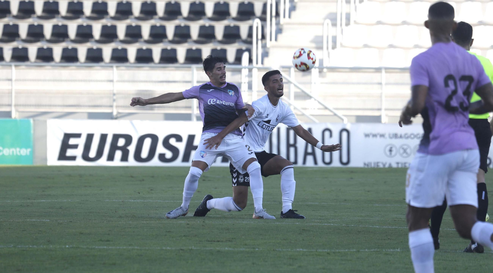 Las fotos del Balona - Estepona de pretemporada en el Ciudad de La Línea (1-1)