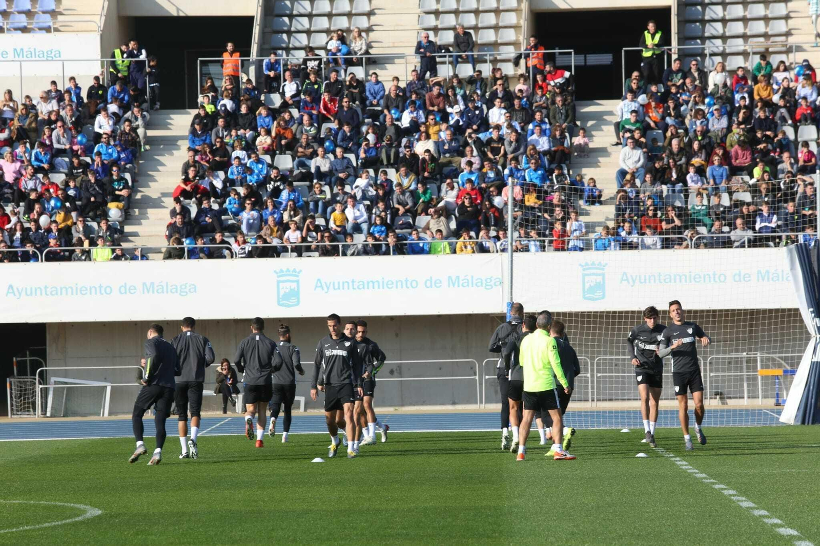 Las fotos del entrenamiento del Málaga a puerta abierta Las fotos del entrenamiento del Málaga a puerta abierta