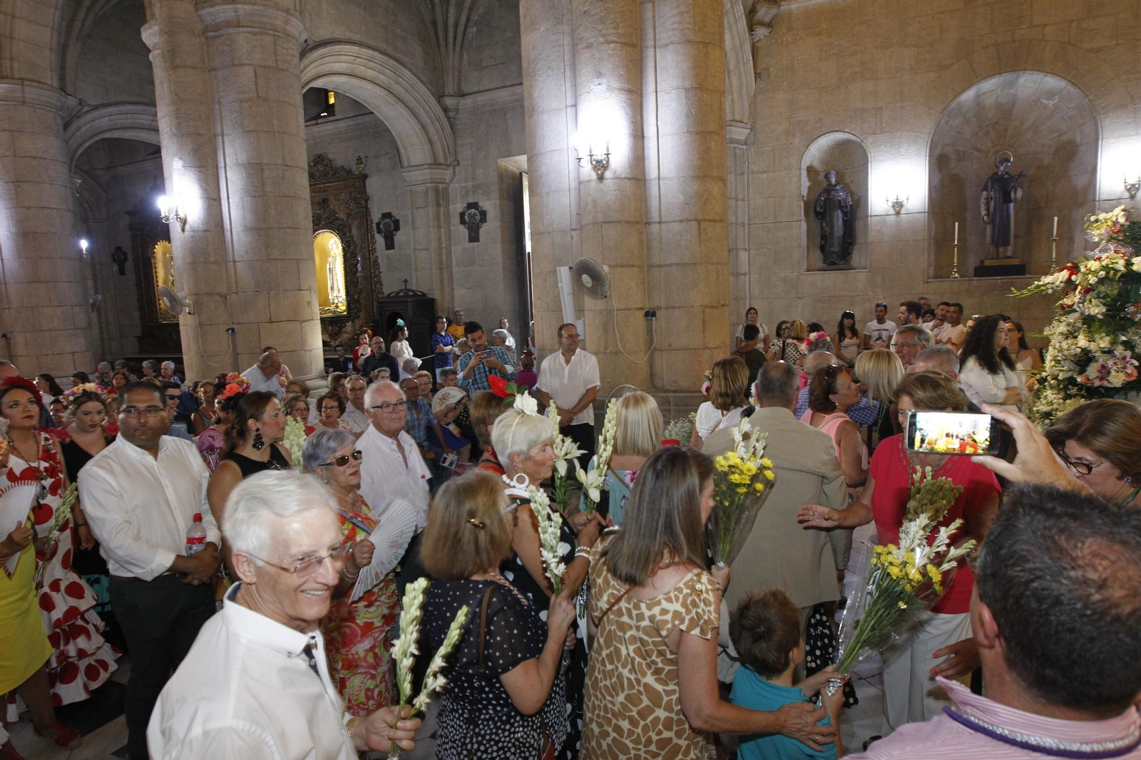 Fotogalería ofrenda floral a la Virgen del Mar. Feria de Almería 2019