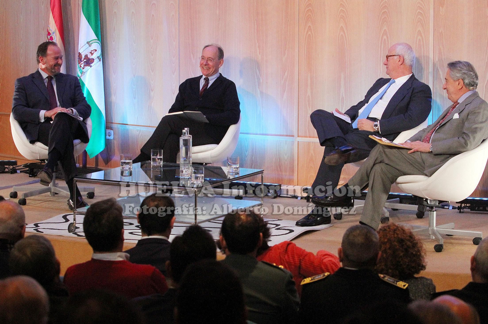 Mesa redonda en la FOE sobre retos y oportunidades de la transición energética, en imágenes