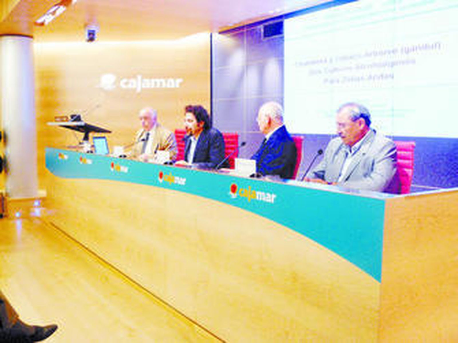 La Fundación Cajamar y Albaida presentaron en julio su investigación para obtener bioetanol de chumbos.