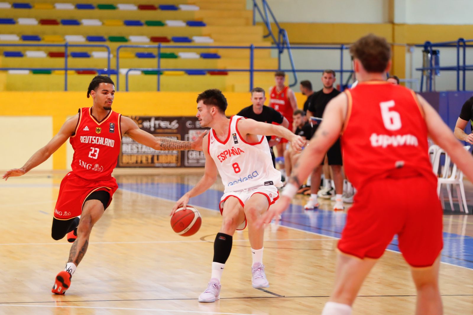 Las fotos de la primera jornada del torneo Internacional U20 de baloncesto de La Línea