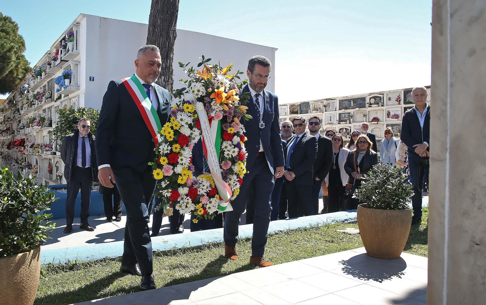 Fotos del acto de hermanamiento de La Línea con Buonabitacolo
