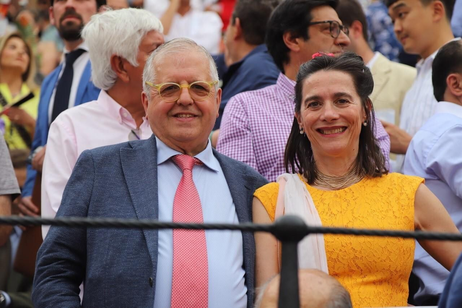 Mariano García, propietario del restaurante Donald, y la escritora Gloria Cruz Moreno