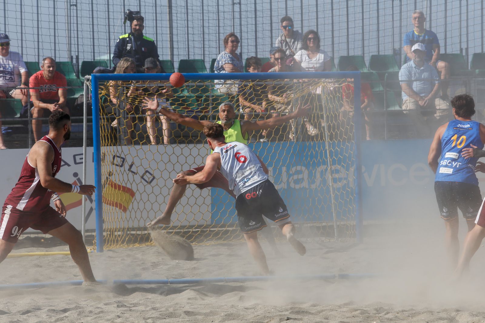 Las fotos del Torneo Internacional  de España de balonmano playa de La Línea