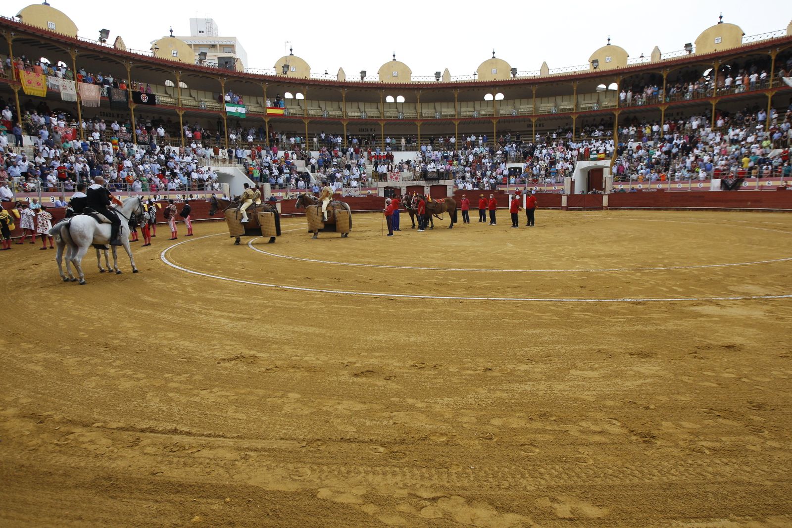 Fotogalería primera corrida de toros Feria de Almería