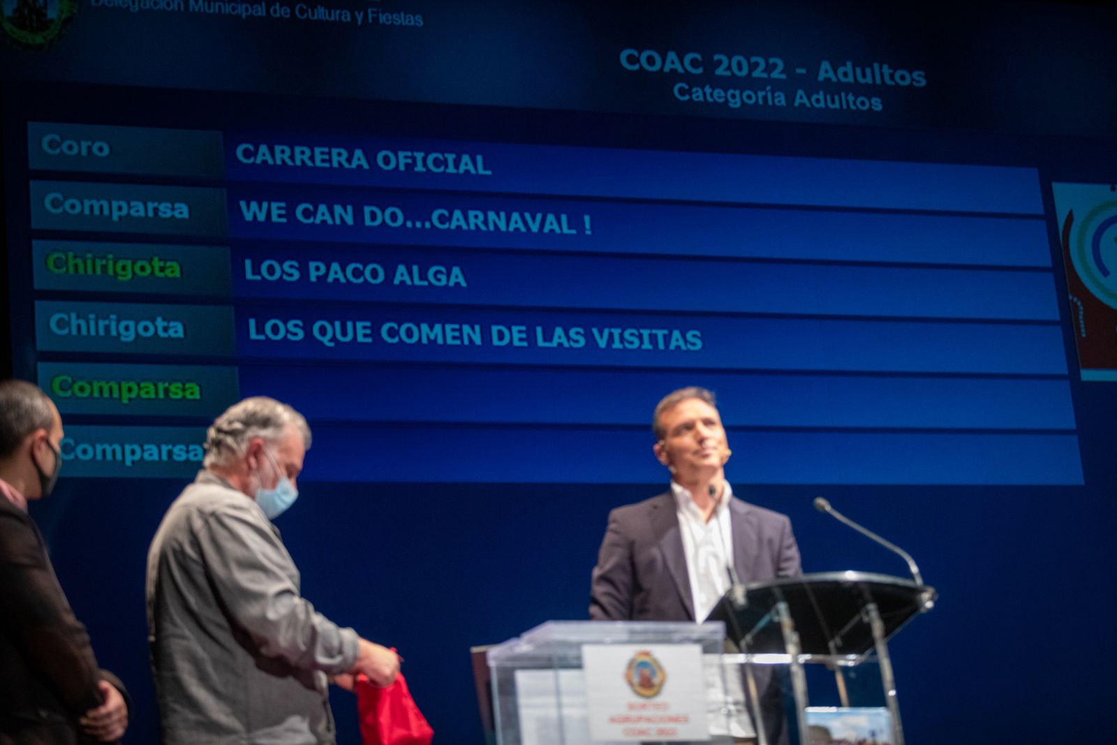 Imágenes de la entrega de los Antifaces de Oro y sorteo del COAC 2022