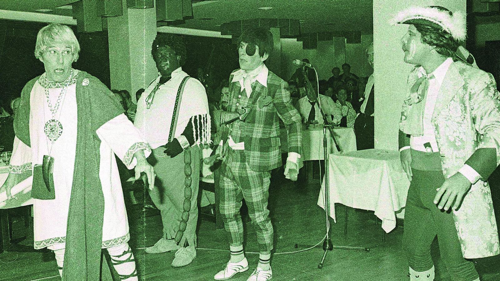 El Peña, primero por la izquierda, representando al emperador Claudio en el cuarteto 'Grandes relatos' (1981)