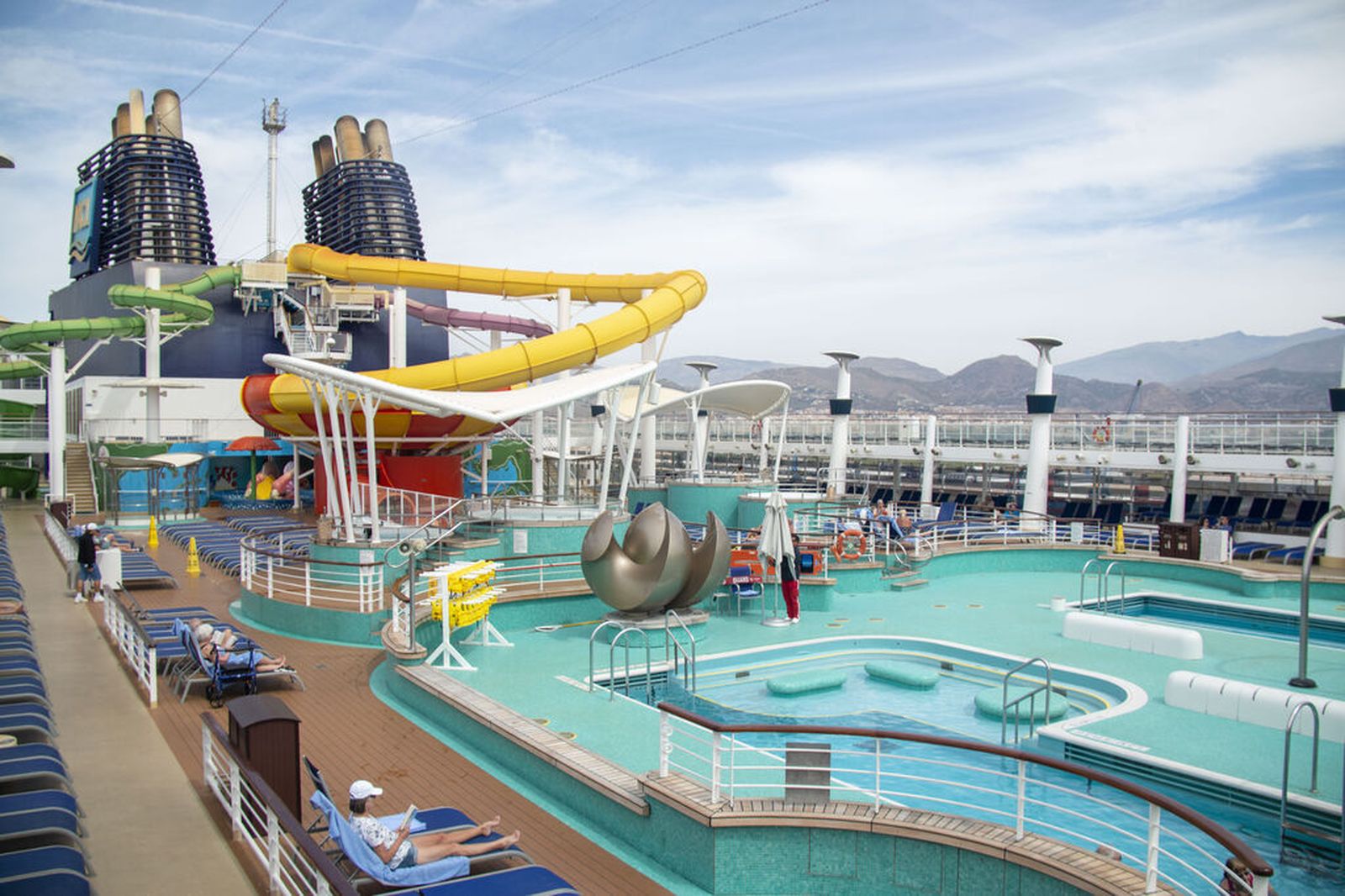 El Puerto de Motril acoge 'una pequeña gran ciudad' con el atraque del crucero más grande de su historia