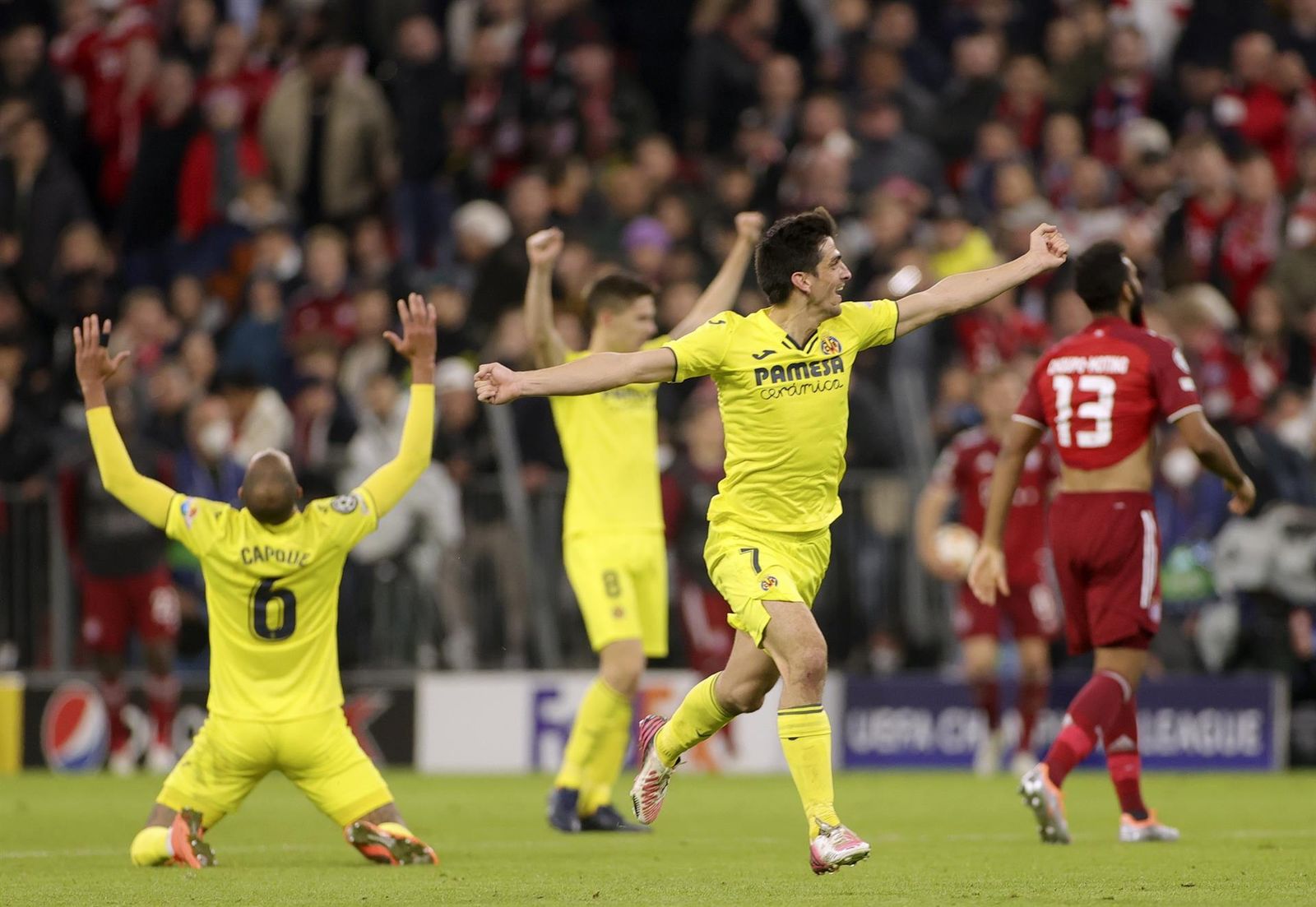 Los jugadores del Villareal celebrando el triunfo del equipo