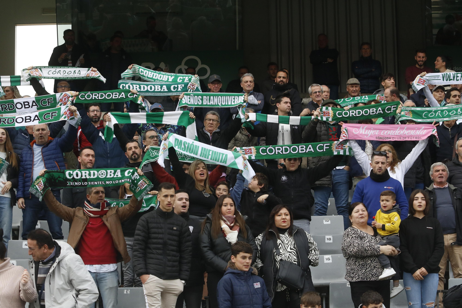 Las mejores fotos del ambiente en El Arcángel para el Córdoba CF - Intercity