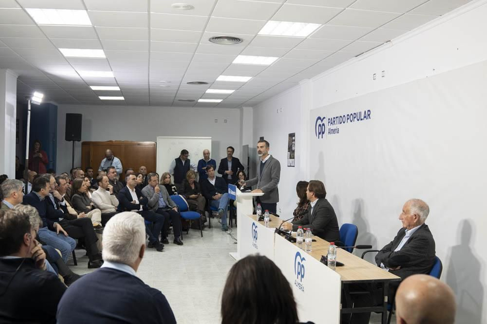 Las imágenes de la junta en la que el PP de Almería se renueva